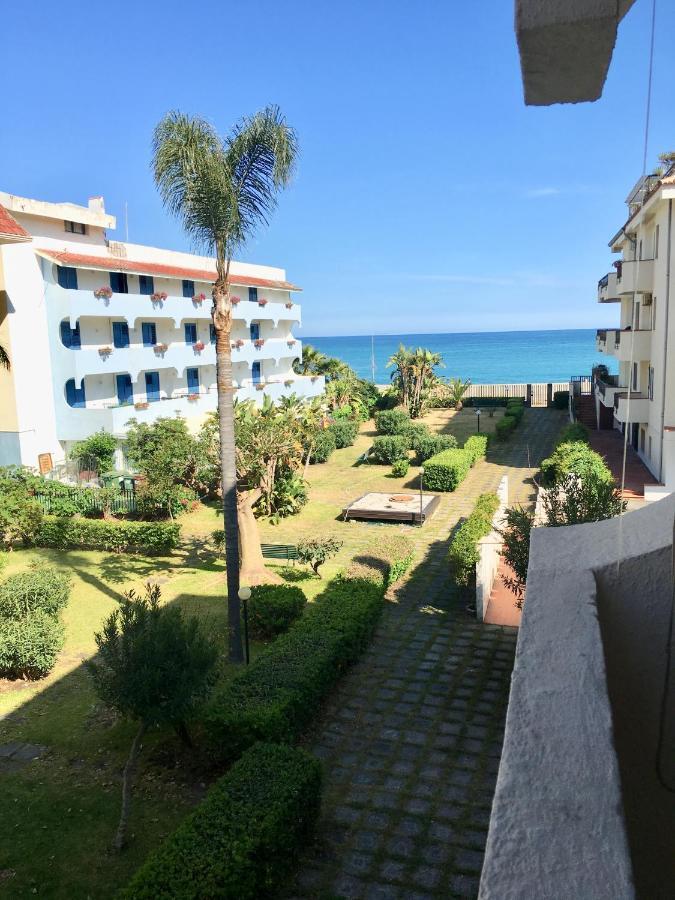 Baia Degli Dei - Living La Nike Lejlighed Giardini Naxos Eksteriør billede